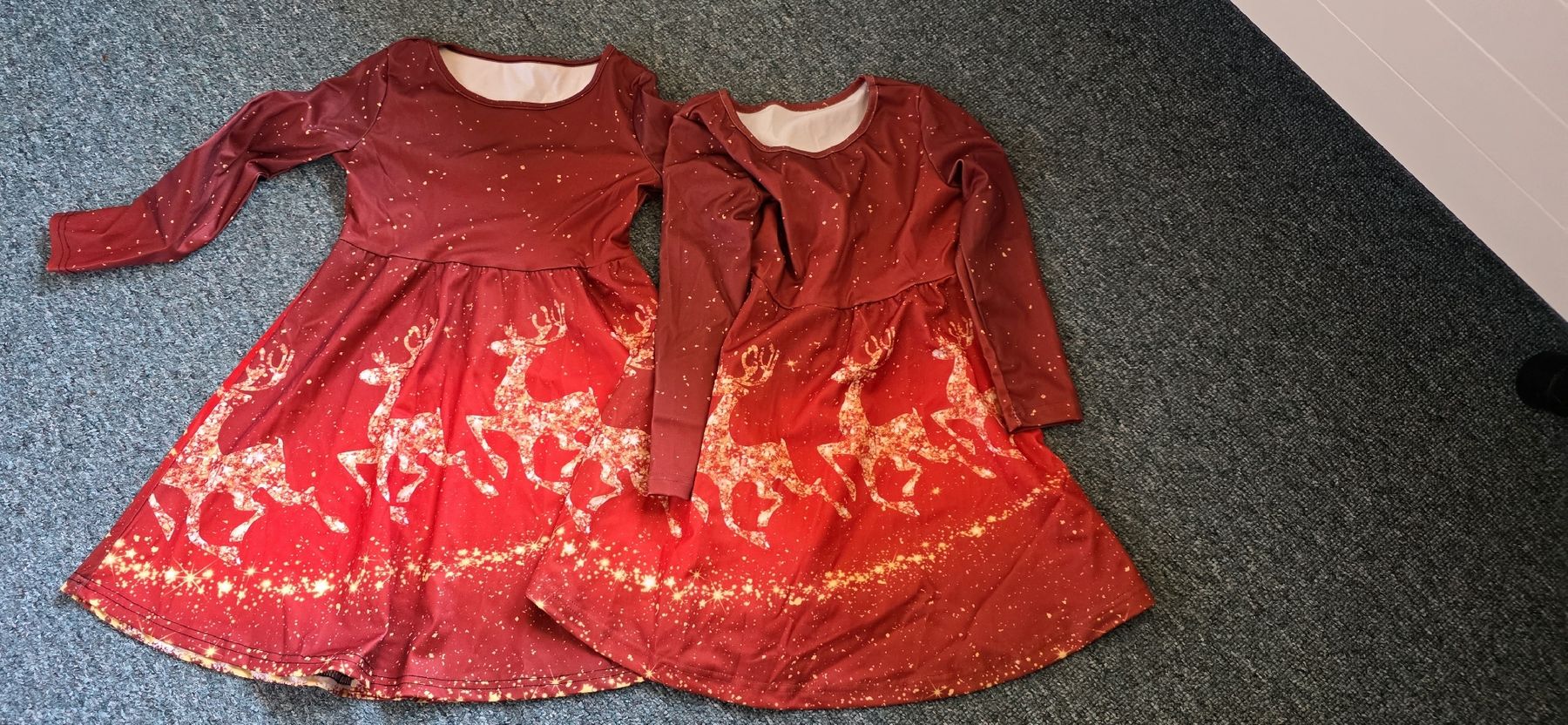 Lotti & Set di vestiti: 2 Weihnachtskleider Gr. 110/116 und 122/128 – Usato da Wattwil venduto da Vip-Edelstahl