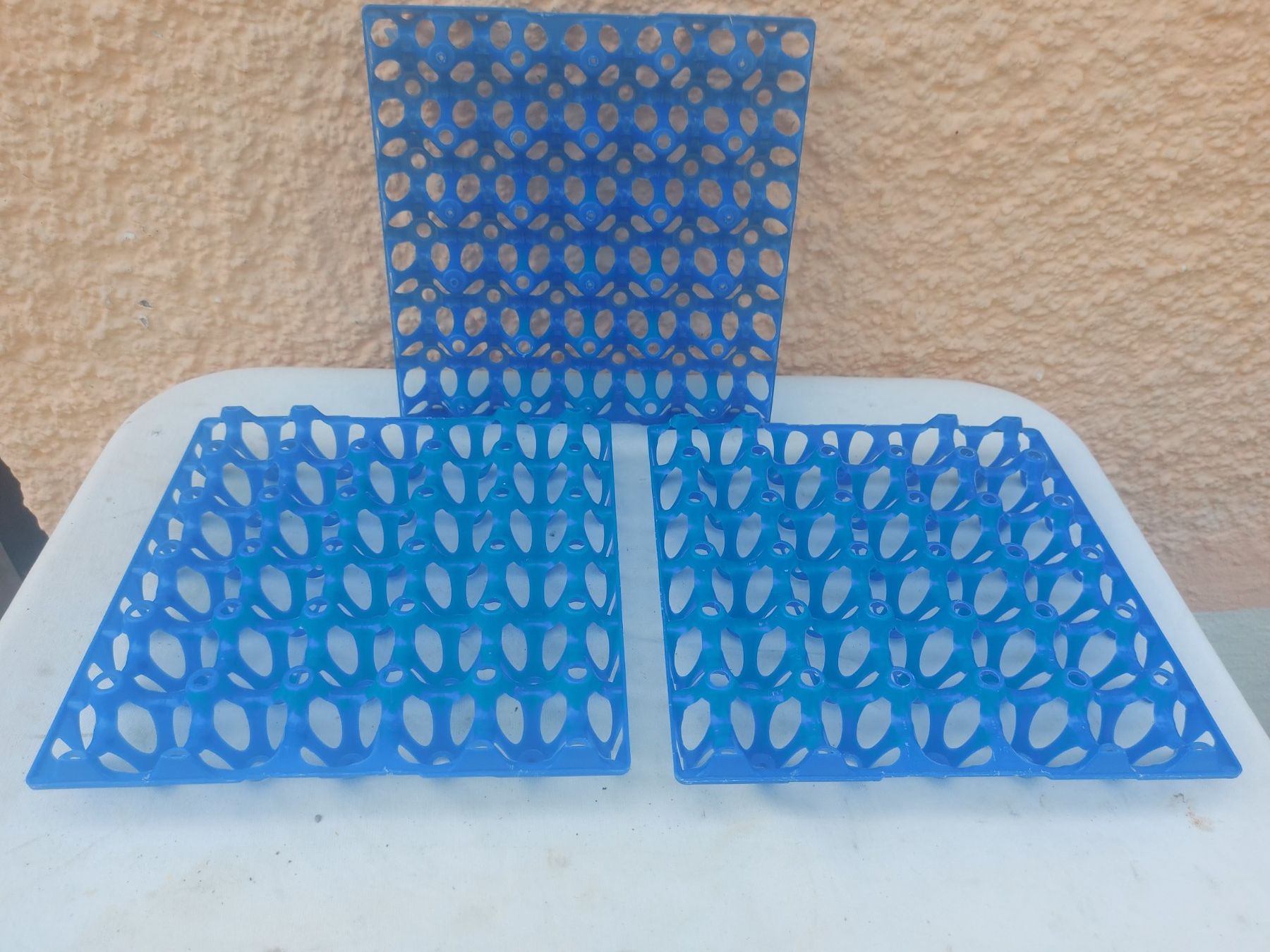 Küchengeräte: Blaue Kunststoff-Eierhorde;  Spülmaschinengeeignet 3er SET – Gebraucht aus Rheinau von profitronic.shop