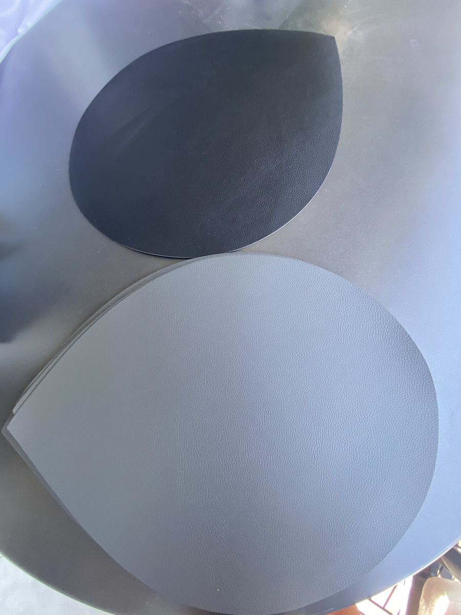 Set di tavolo e panche: 8 grosse Tischsets. TropfForm – Nuovo (secondo la descrizione) da Uerikon venduto da Vonkamo