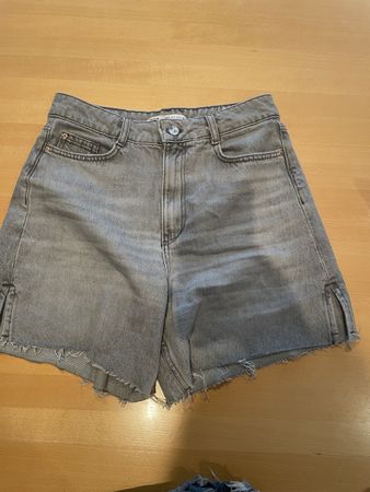 Short en jean gris délavé taille haute Zara