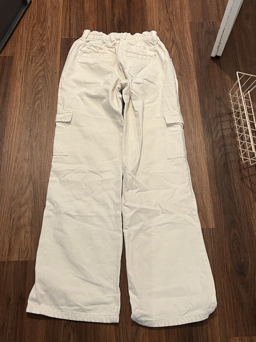 Jeans: Weiße Cargohose Subdued, Gr. M – Usato da Luzern venduto da Woodbee44