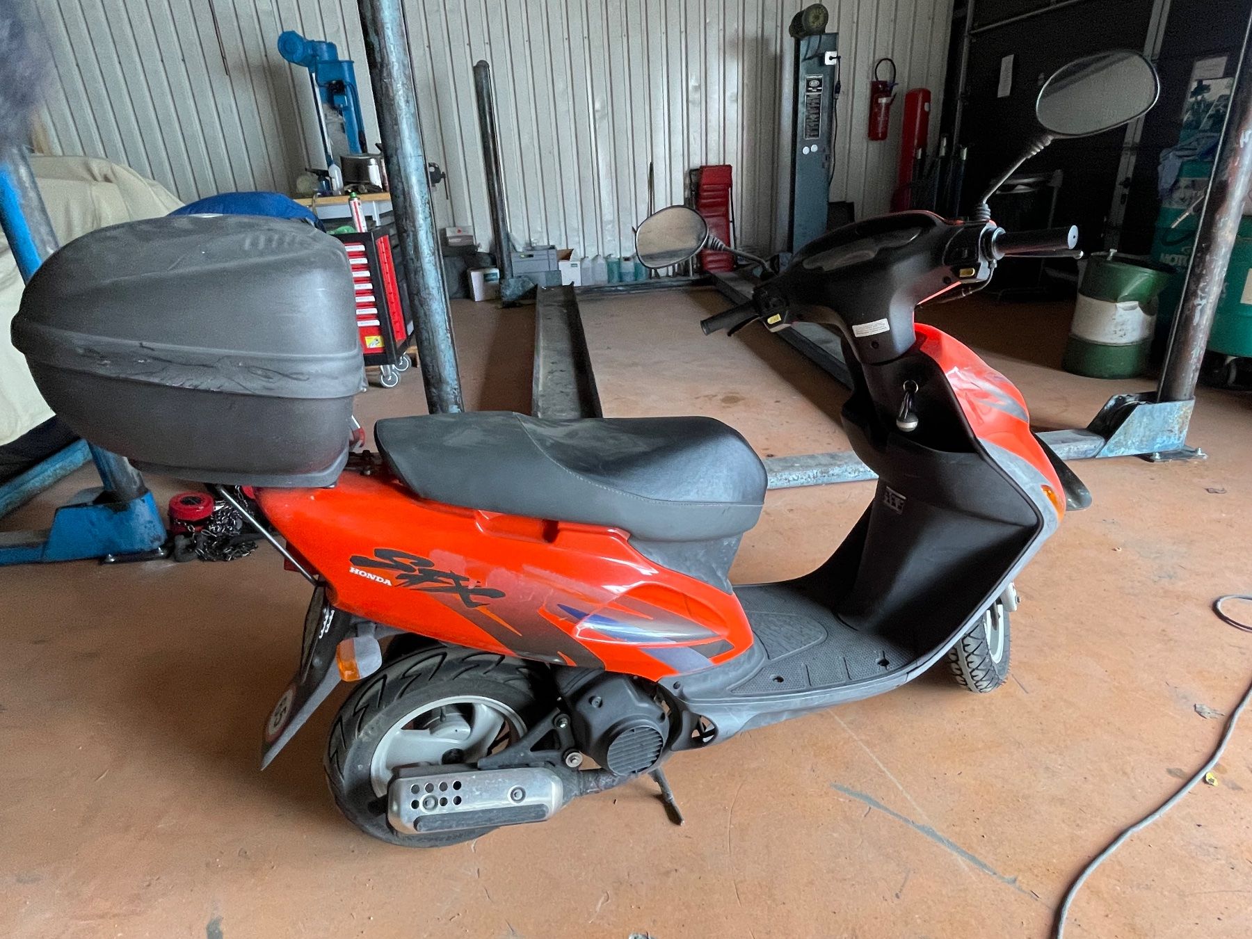 Honda Scooters: SCOOTER HONDA SFX50 – Defekt aus Grand-Lancy von