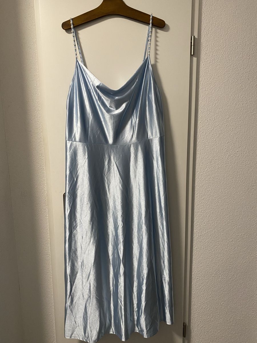 Kleider: Cami-Kleid hellblau Satin Träger mit Perlen neu Gr.52 – Neu (gemäss Beschreibung) aus Tafers von Dmausi