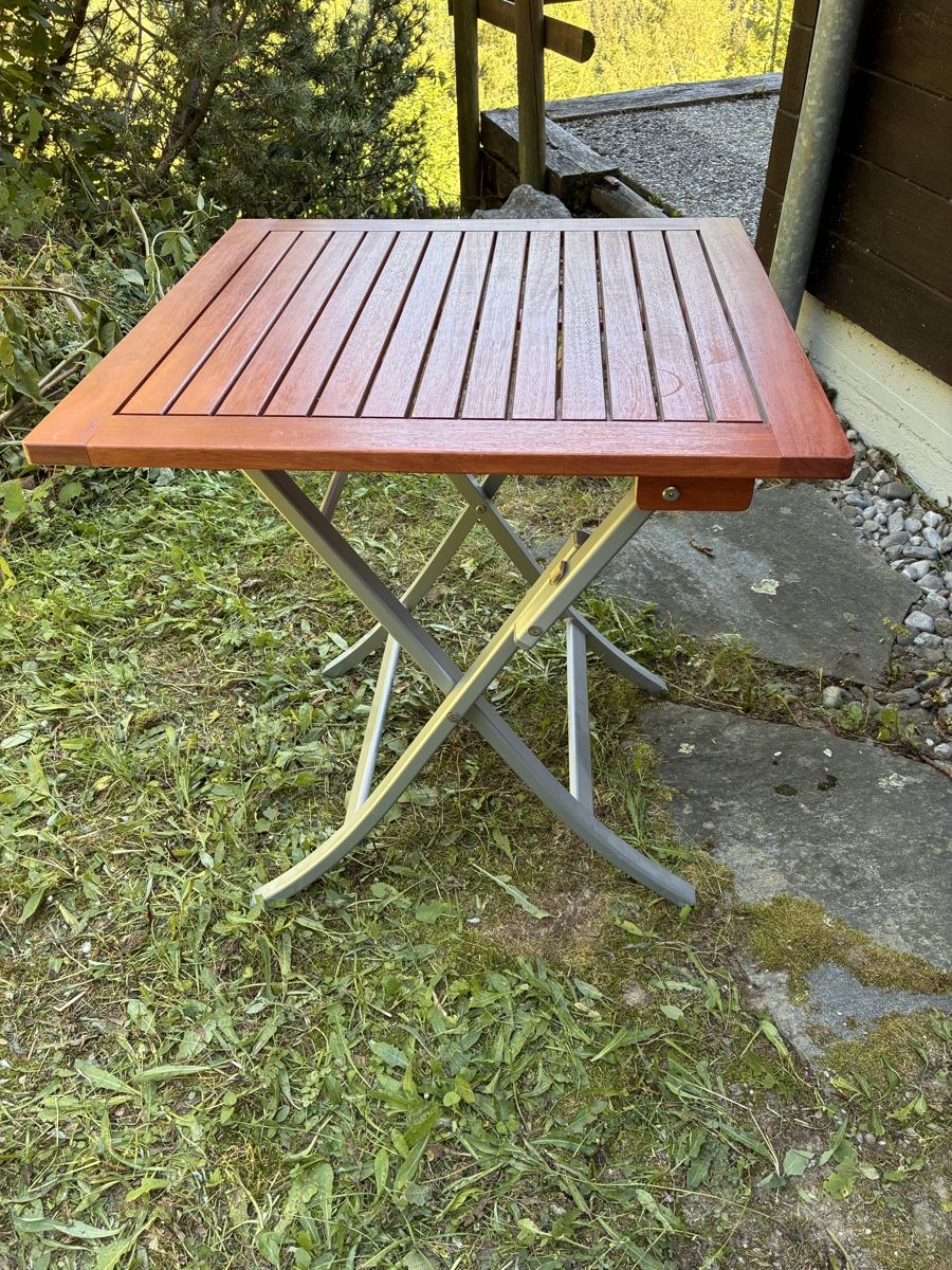 Tables: Klapptisch Holz/Metall – D'occasion à Moleson-s-Gruyeres par Mosaikplastik 1
