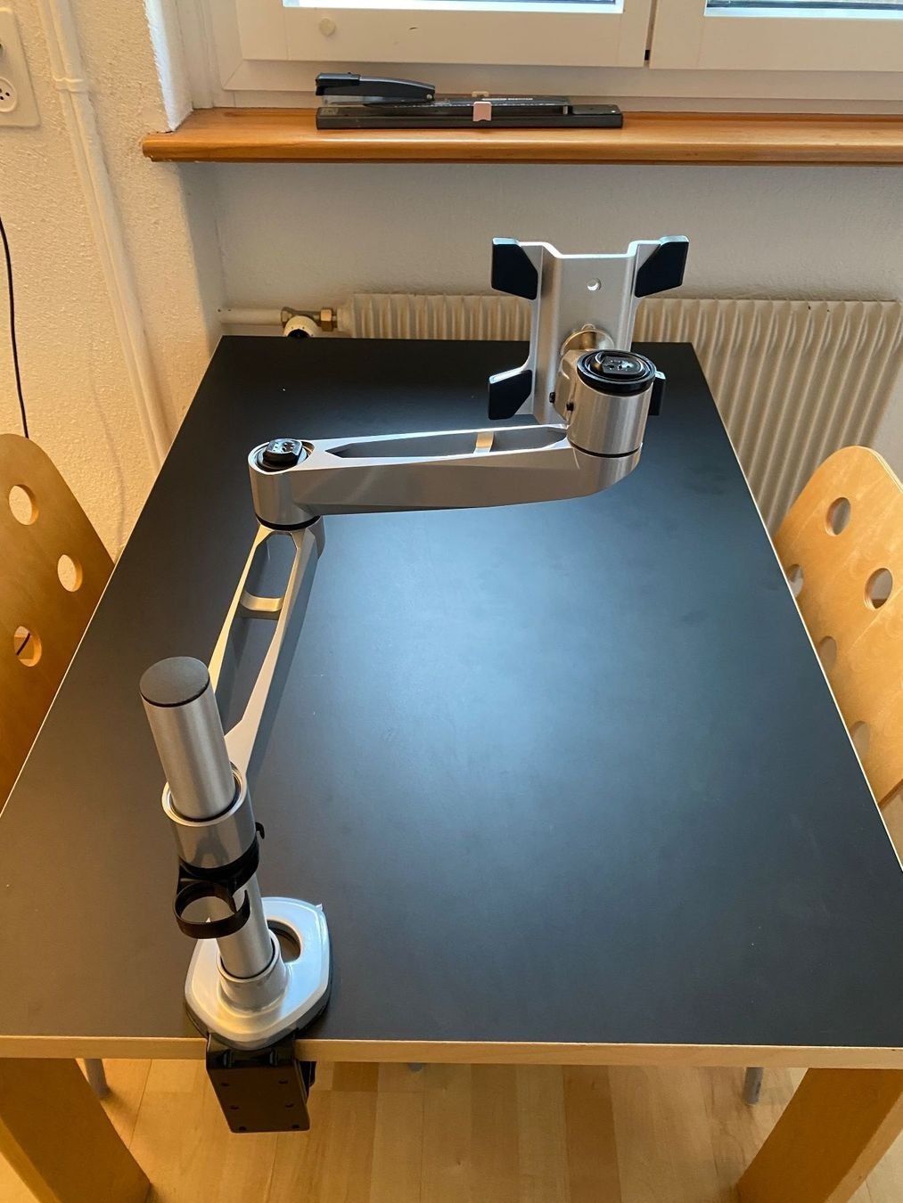 Staffa per monitor: Support de table Professional pour écran – Usato da Le Vaud venduto da No-Nick-Name 1