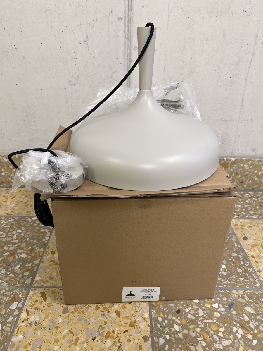 Lampadari & plafoniere: New & Stylish Table Lamp - Modern Design, Grey – Nuovo e nell'imballaggio originale da Wädenswil venduto da crazysailor 5
