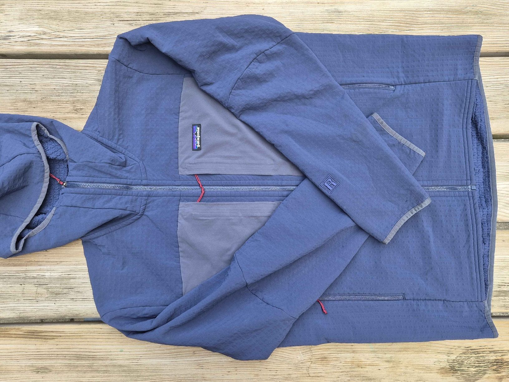 Patagonia Giacche: Patagonia R2 midlayer – Usato da Zürich venduto da Loboso 2