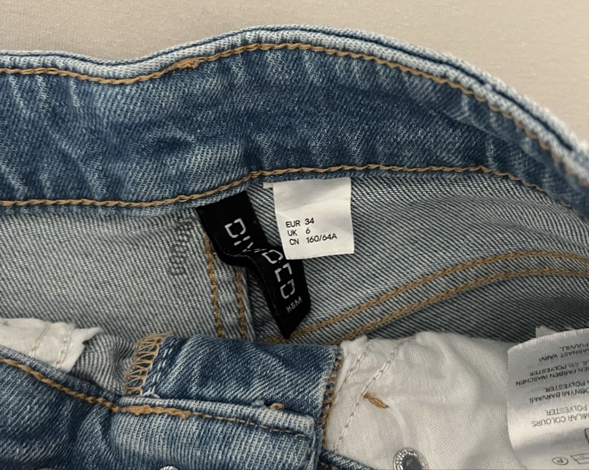 H&M Jeans: H&M Divided Jeans Shorts, Gr. 34 – Usato da Möhlin venduto da eny_lsk7 2