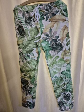 Sommer Hose mit Dschungel Muster, Grösse S Neuwertig