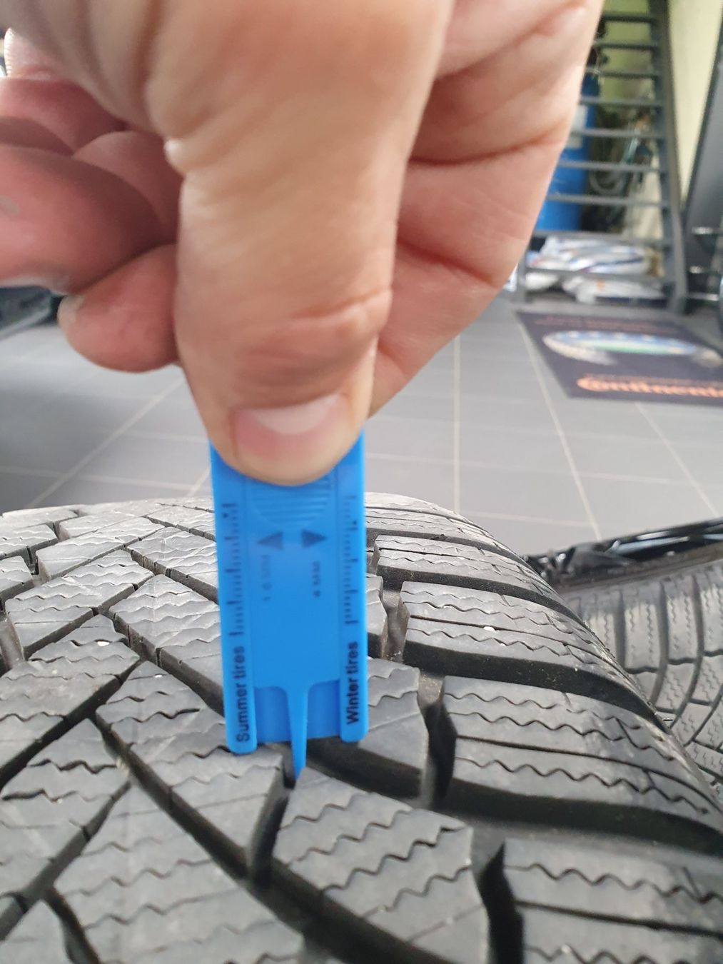 Pneus & Kompletträder: Winterräder 18" VW Golf GTI & R – Gebraucht aus Winterthur von WEWi-Ersatzteile 2