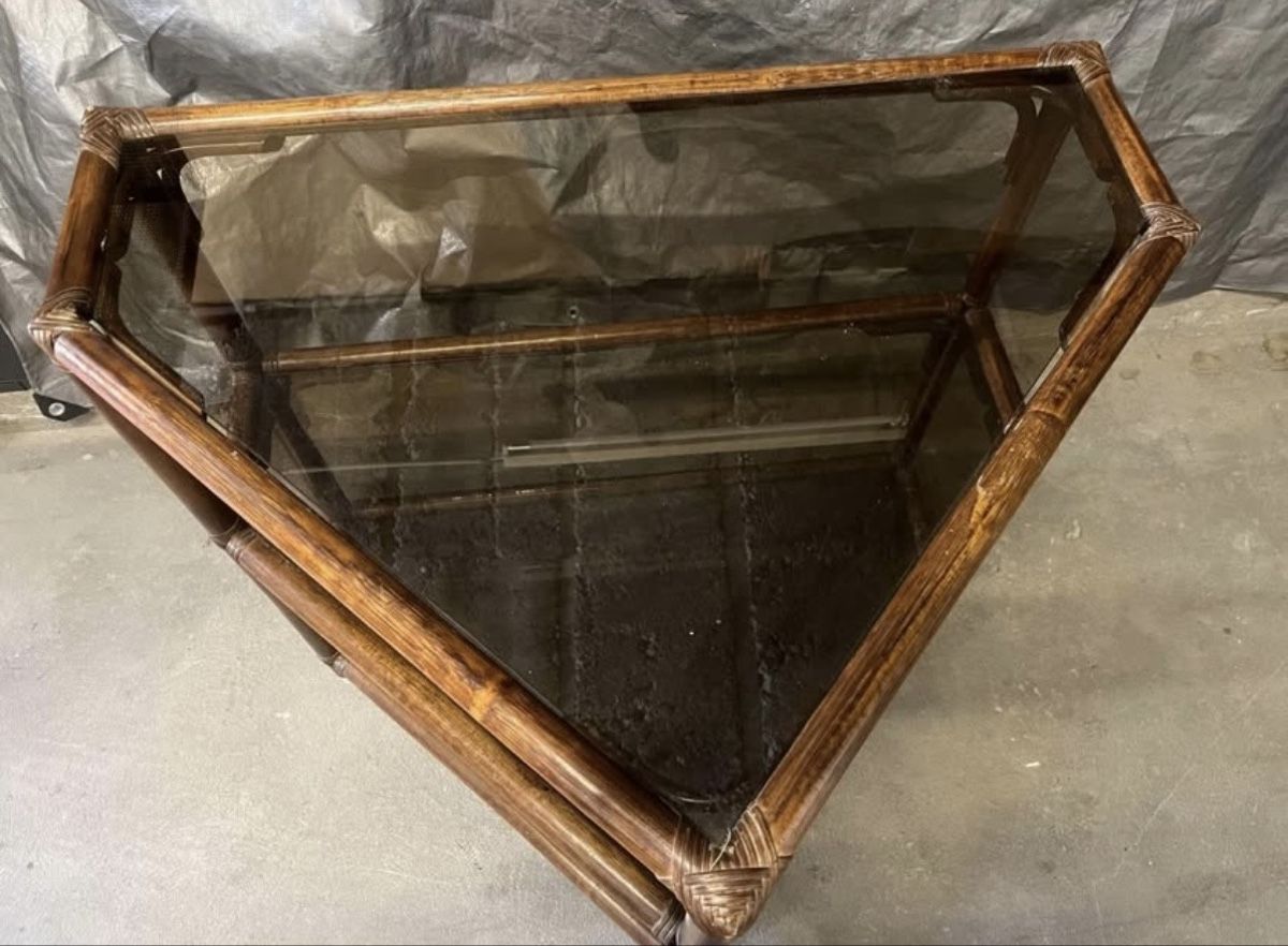 Tavoli: Table en bambou et verre fumé – Usato da Crans VD venduto da choukye 1