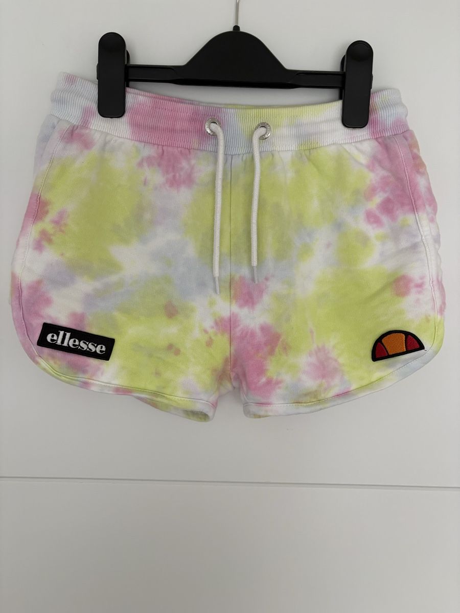 Ellesse Pantaloni: Kurze Hosen Mädchen Gr. 134 – Usato da Winterthur venduto da Baby117