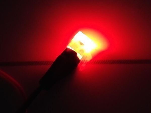 Elektronikbauteile: LED 2x3x4mm verkabelt, 12-18V, rot – Neu (gemäss Beschreibung) aus Luzern von Salefactory