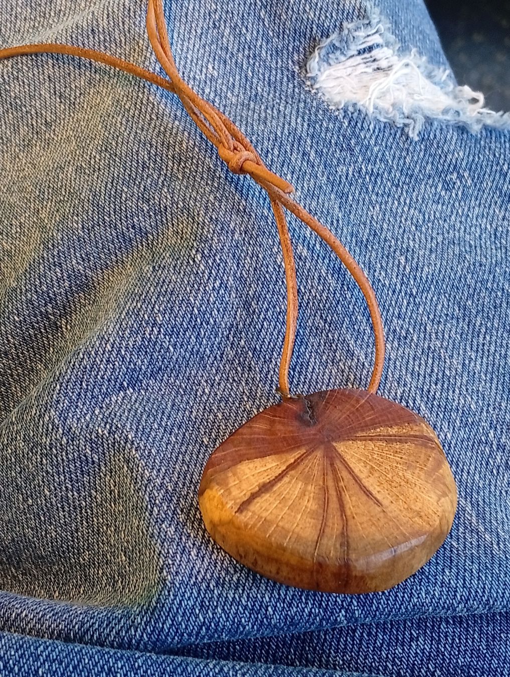 Catenine: Schöne Kette mit Holz Anhänger – Usato da Engelburg venduto da CH.Me 2