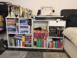 Bücherregal
