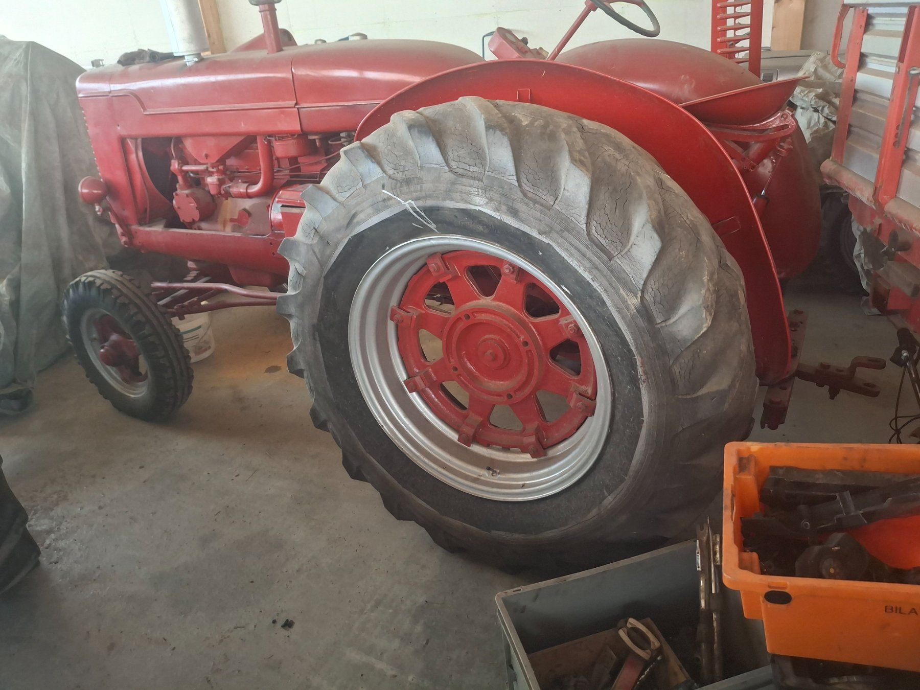 IHC Trattori: MAC CORMICK DEERING B 450 – Usato da La brillaz venduto da Olditrak