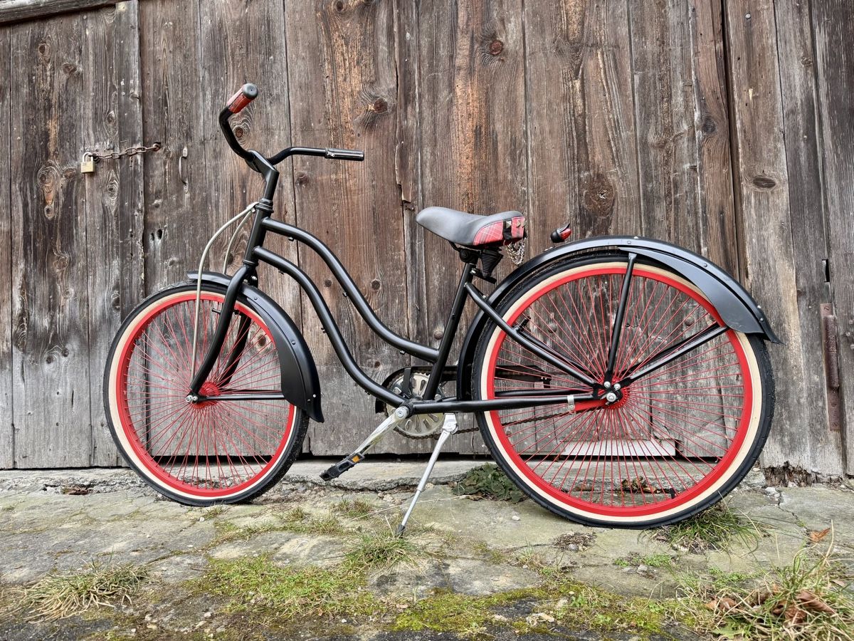 Biciclette: Vélo unique cruiser noir et rouge custom sur mesure – Usato da Tavannes venduto da cyn_8xs5