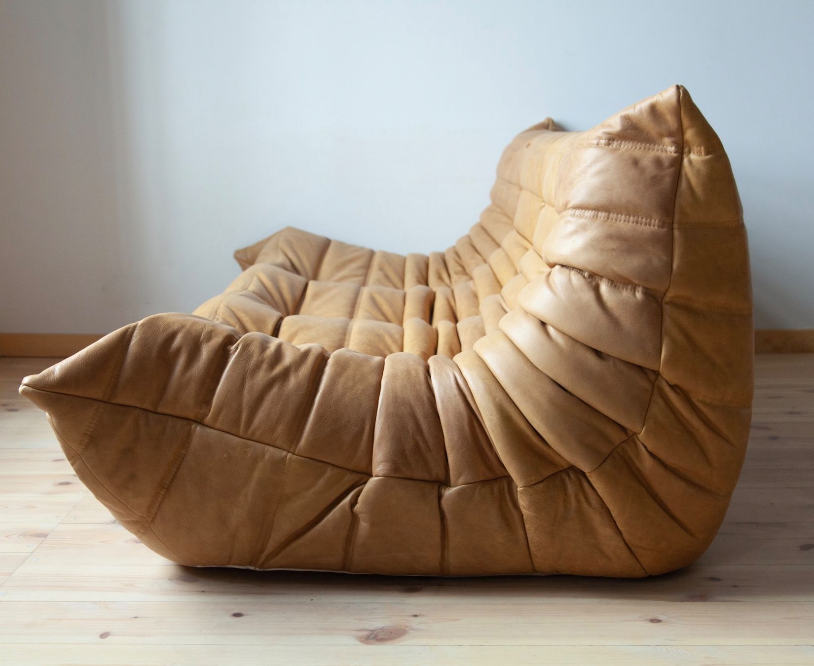 Ligne Roset Divani: 3er Sofa Togo, neu bezogen mit Leder – Nuovo (secondo la descrizione) da Zürich venduto da ERATOMIUM 5