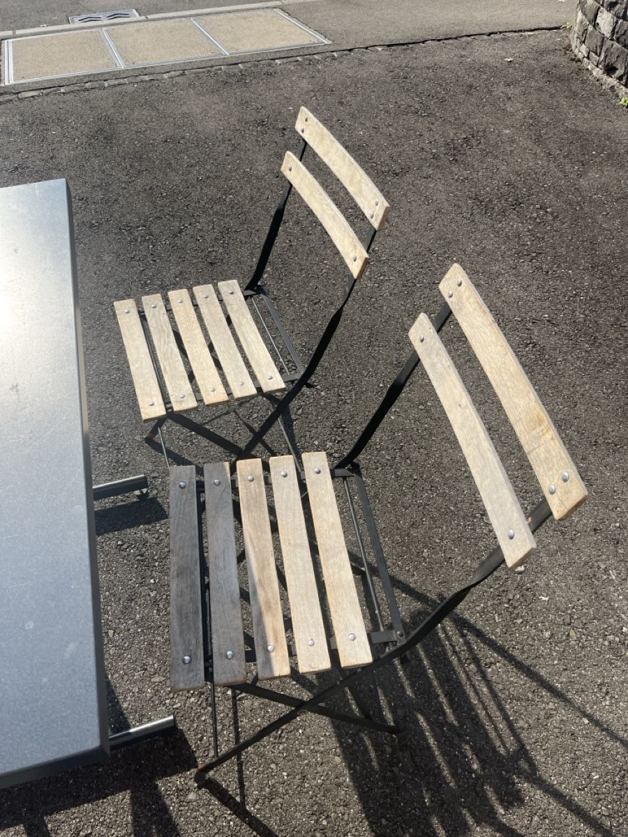 Set de table et chaises: Gartentisch mit vier Klappstühlen gebraucht – D'occasion à Luzern par sim_zyt9 2