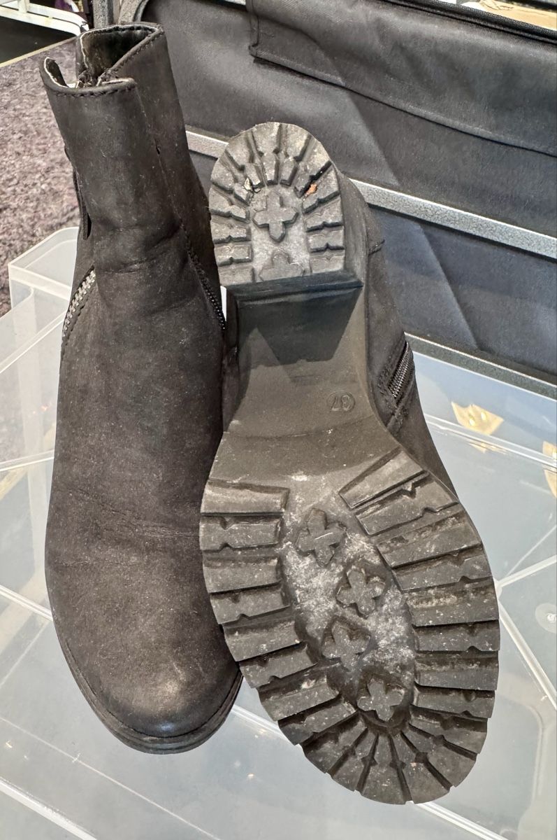 Scarpe da donna: Stiefeletten schwarz Gr. 37  – Usato da Niederwangen BE venduto da Schatam 2