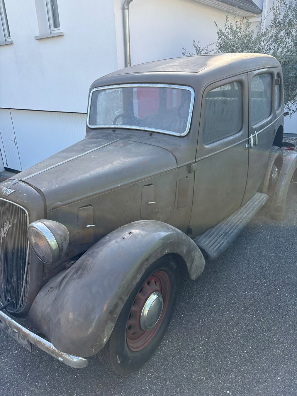Austin Autos: Austin tean 10 oltimer  – Defekt aus Basel von Landauers 4