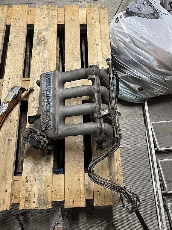 Tutti pezzi di ricambio auto: Vw Golf 16V Ansaugbrücke – Usato da Rüschlikon venduto da megli8803