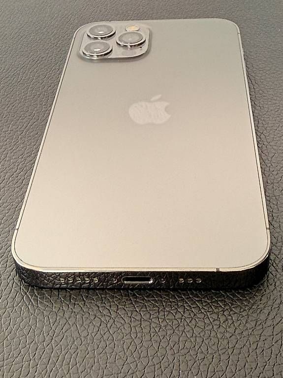 Apple Handys / Smartphones: iPhone 12 Pro, 256 GB, Graphite, Top-Zustand, Leather Case – Gebraucht aus Zürich von inversion 2