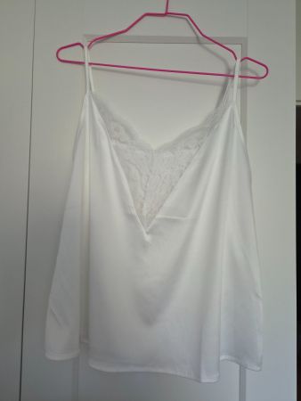 Débardeur blanc satin avec dentelles