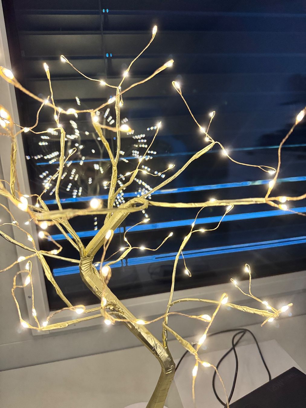 Lampes: Lampe arbre LED décorative  Alimentation USB – D'occasion à Morges par con_jw6n 1
