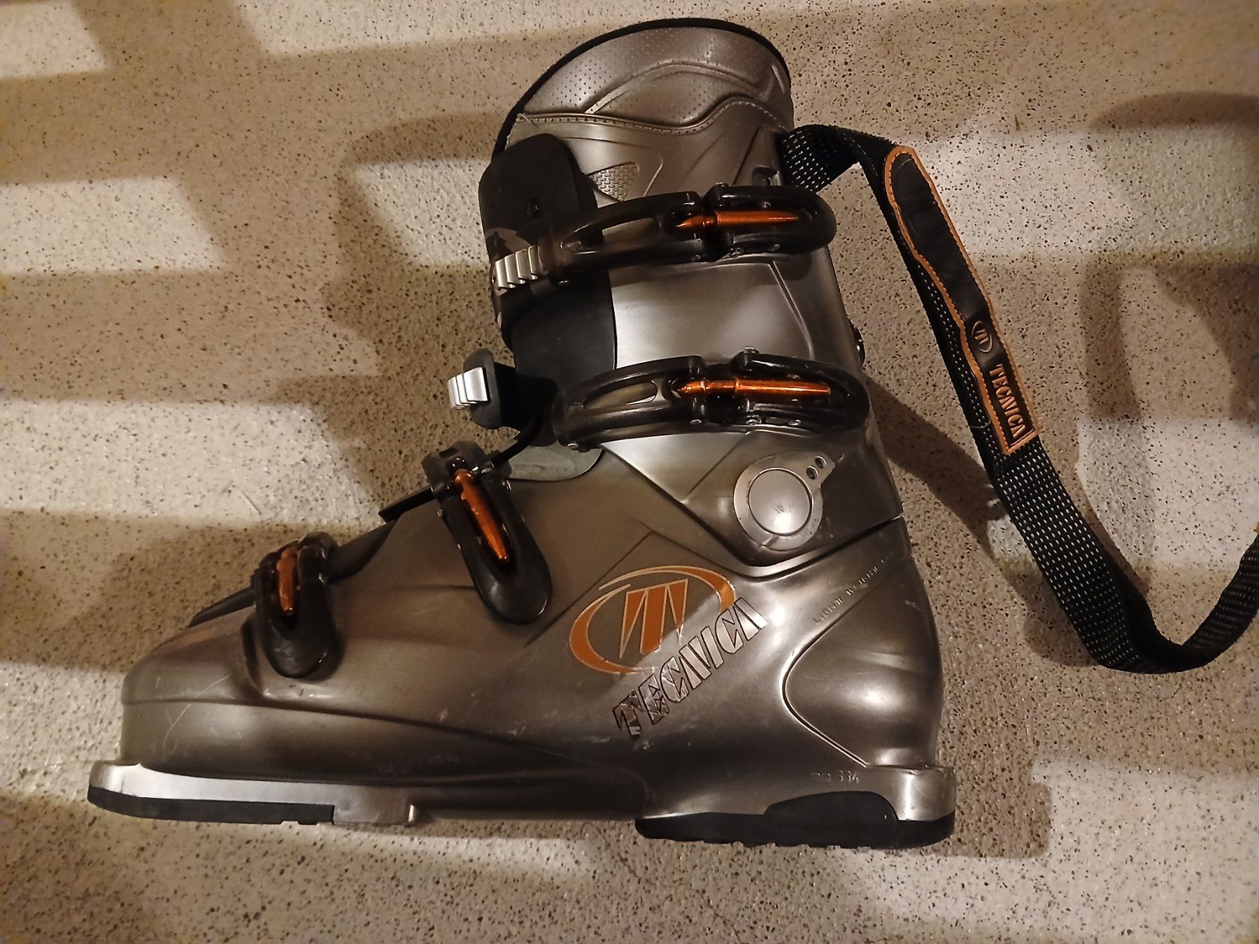 Tecnica Herrenschuhe: Skischuh TECHNICA Grösse 44/45 – Gebraucht aus Dagmersellen von Rbaywatch