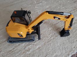 BRUDER CAT Minibagger , mit beweglichen Teilen