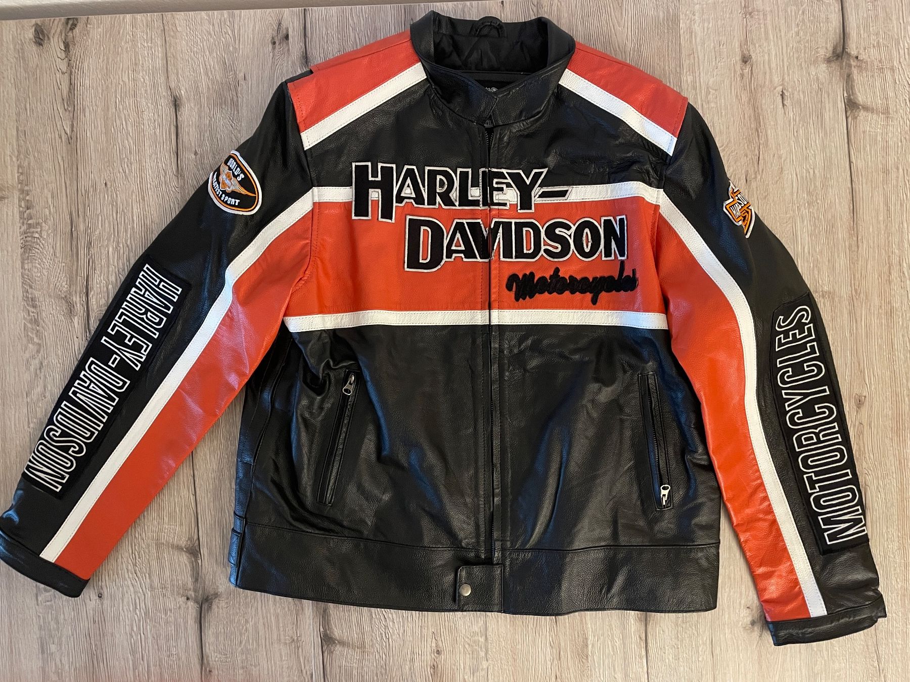 Harley-Davidson Jacken: Neue original Harley Davidson Lederjacke Grösse XL – Neu und originalverpackt aus Ins von creamo1