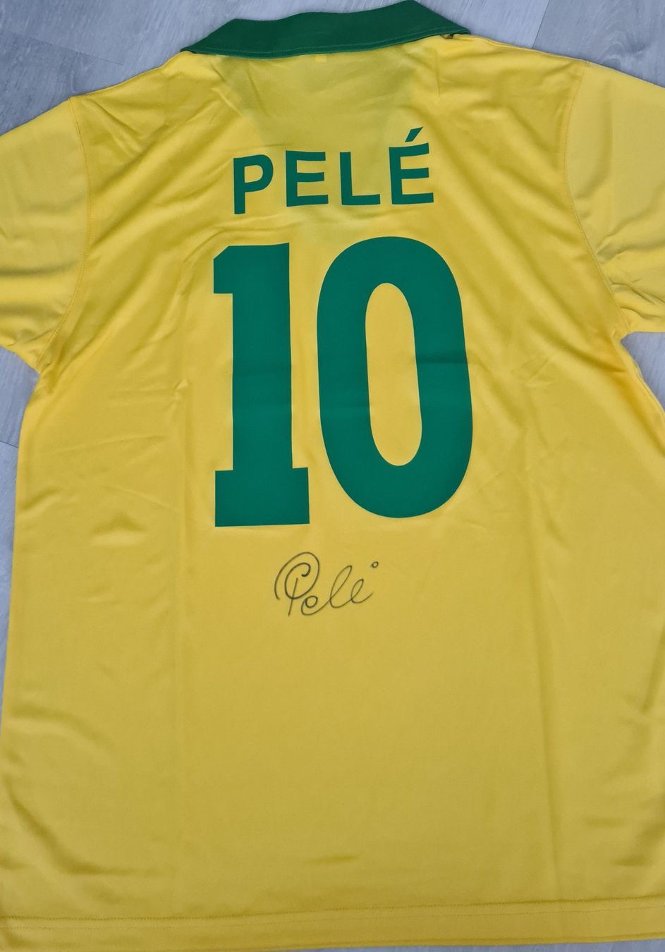 Canottiere & Pantaloni: Maillot Brésil dédicacé par Pelé – Nuovo (secondo la descrizione) da Attalens venduto da Thominho
