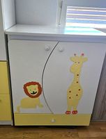Wunderschöne Kinderzimmer-Kommode aus Massivholz