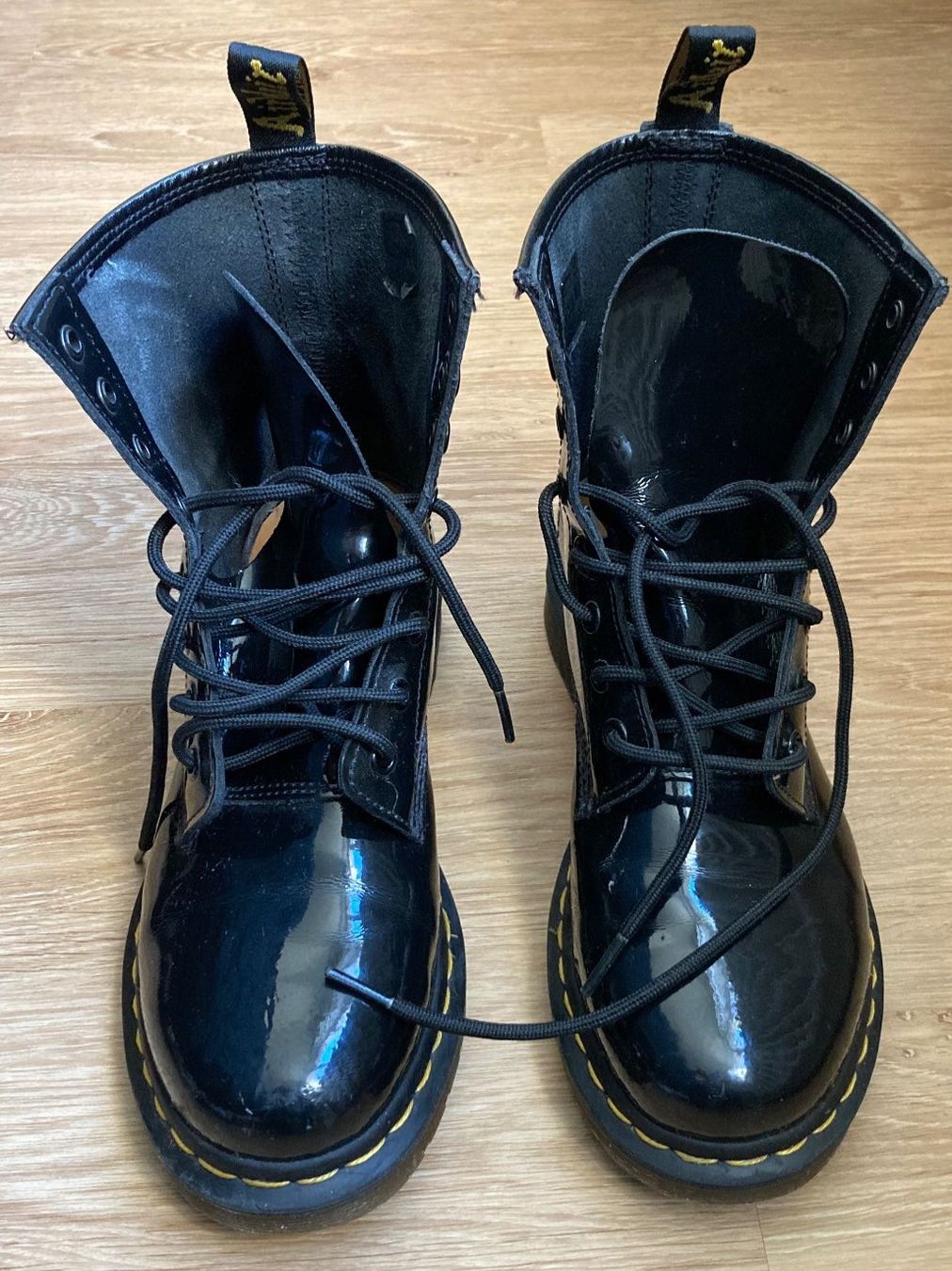 Dr. Martens Herrenschuhe: Dr. Martens Boots Kunstleder glänzend – Gebraucht aus Zürich von vesieber