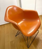 Sehr schöner original Eames Arm Chair LAR aus Fiberglass.