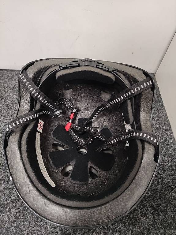 Micro Helme: Micro Helm Licht Größe 56-58 cm – Gebraucht aus Zürich von Yevhenii. 2