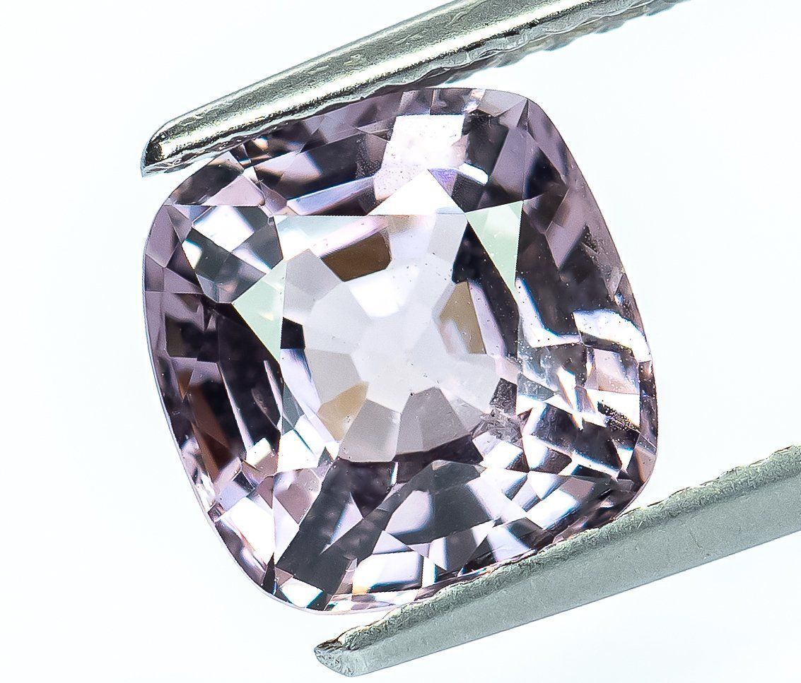 Pietre preziose: Rosa Spinell Edelstein, Top Qualität! 2.37ct – Nuovo e nell'imballaggio originale da Bad Zurzach venduto da Schaeubli-Group