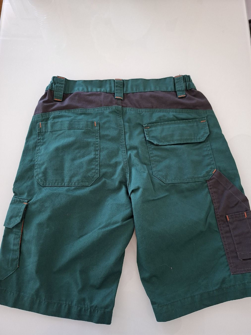 Pantaloni: Short WORKER taille M, couleur verte. Eté – Usato da Renens VD venduto da ser_j2fn 4