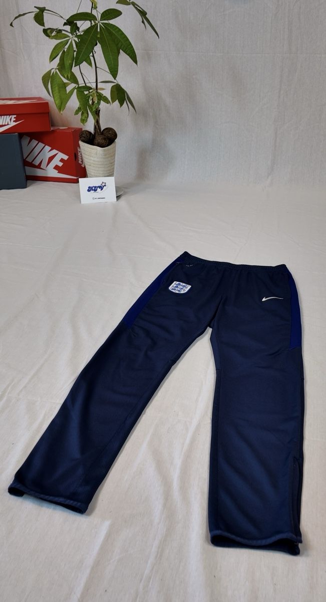 Nike Hosen: Trainerhosen von England Nike – Neu (gemäss Beschreibung) aus Lindau von KT_Vintage 1