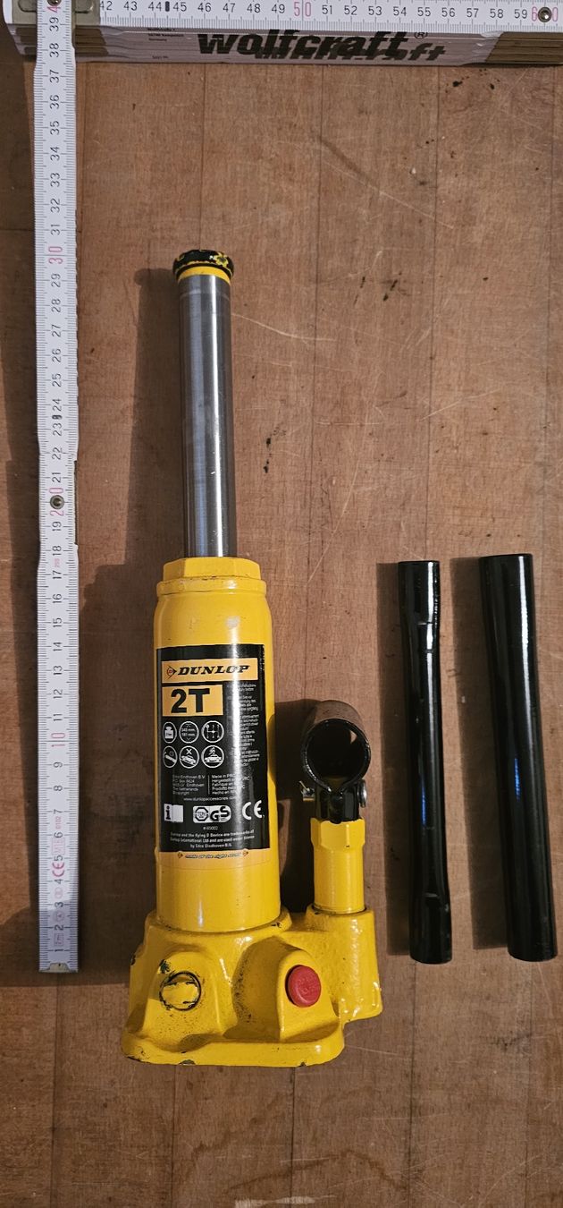 Alle Werkzeuge: Wagenheber gelb mechanisch – Gebraucht aus Worben von Quest 1