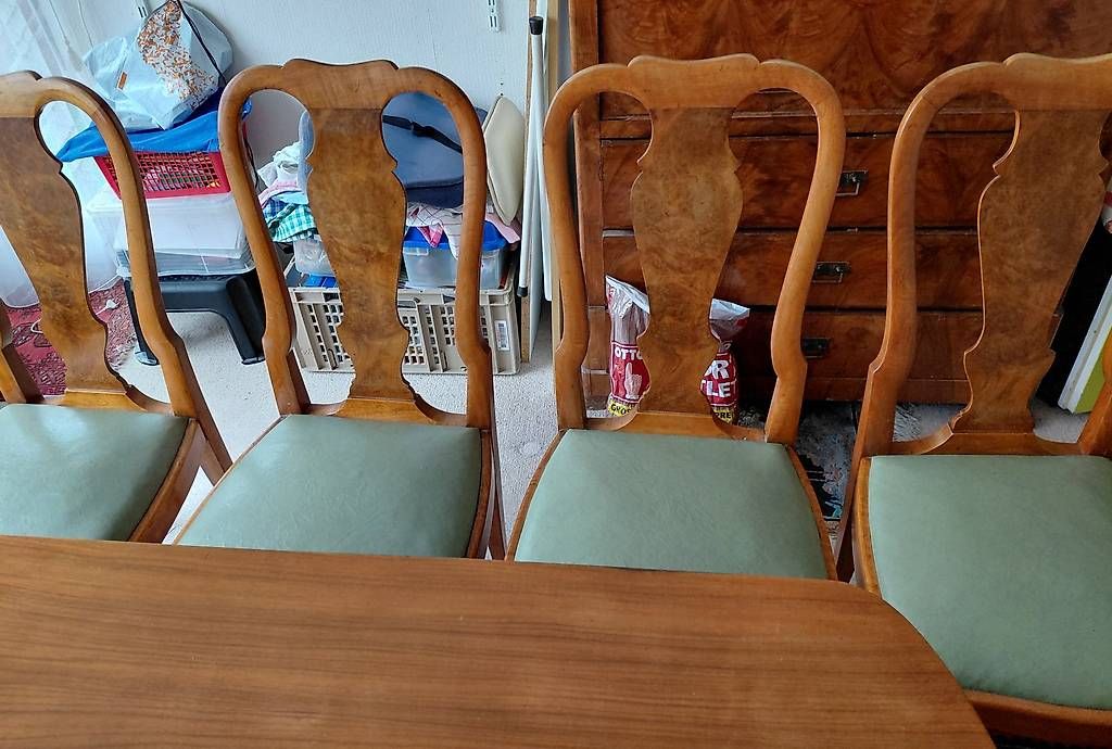 Tischgruppe: Tisch mit 4 Stühlen – Gebraucht aus Langnau am Albis von Dacky66 1