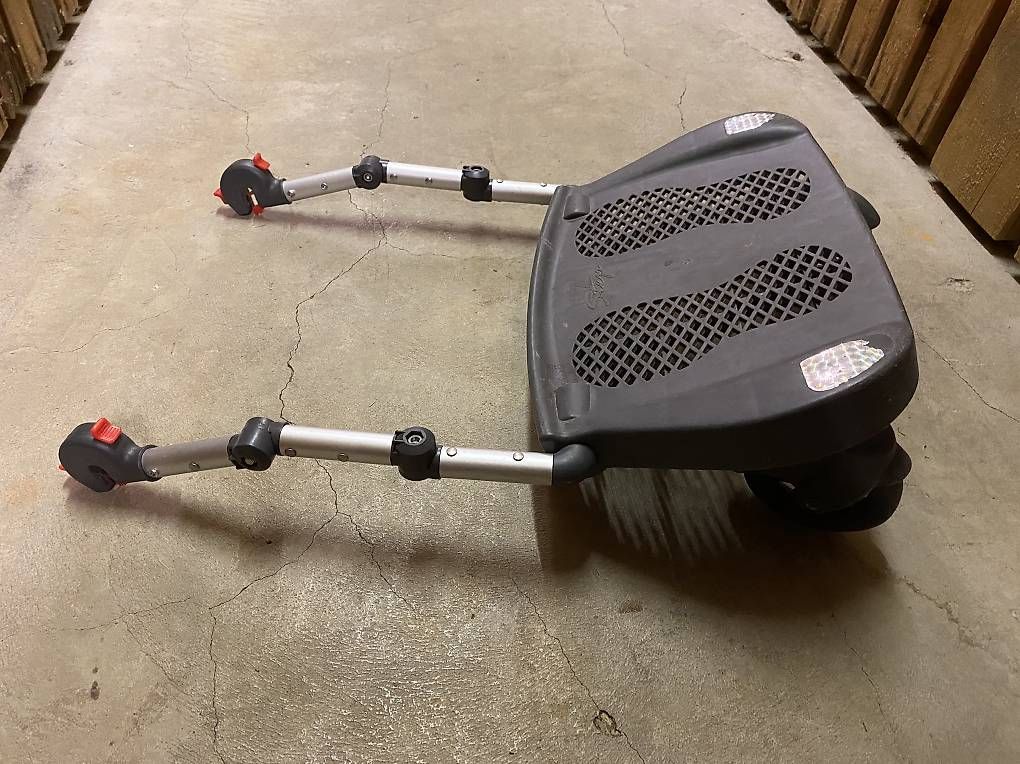 Accessori per carrozzine: Planche à roulette universelle pour poussette  – Usato da Genève venduto da Olivi660