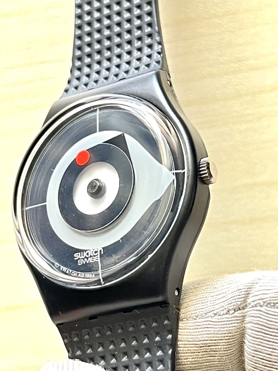 Swatch Orologi: Swatch Uhr schwarz mit rotem Akzent  – Usato da Grenchen venduto da chththl 6