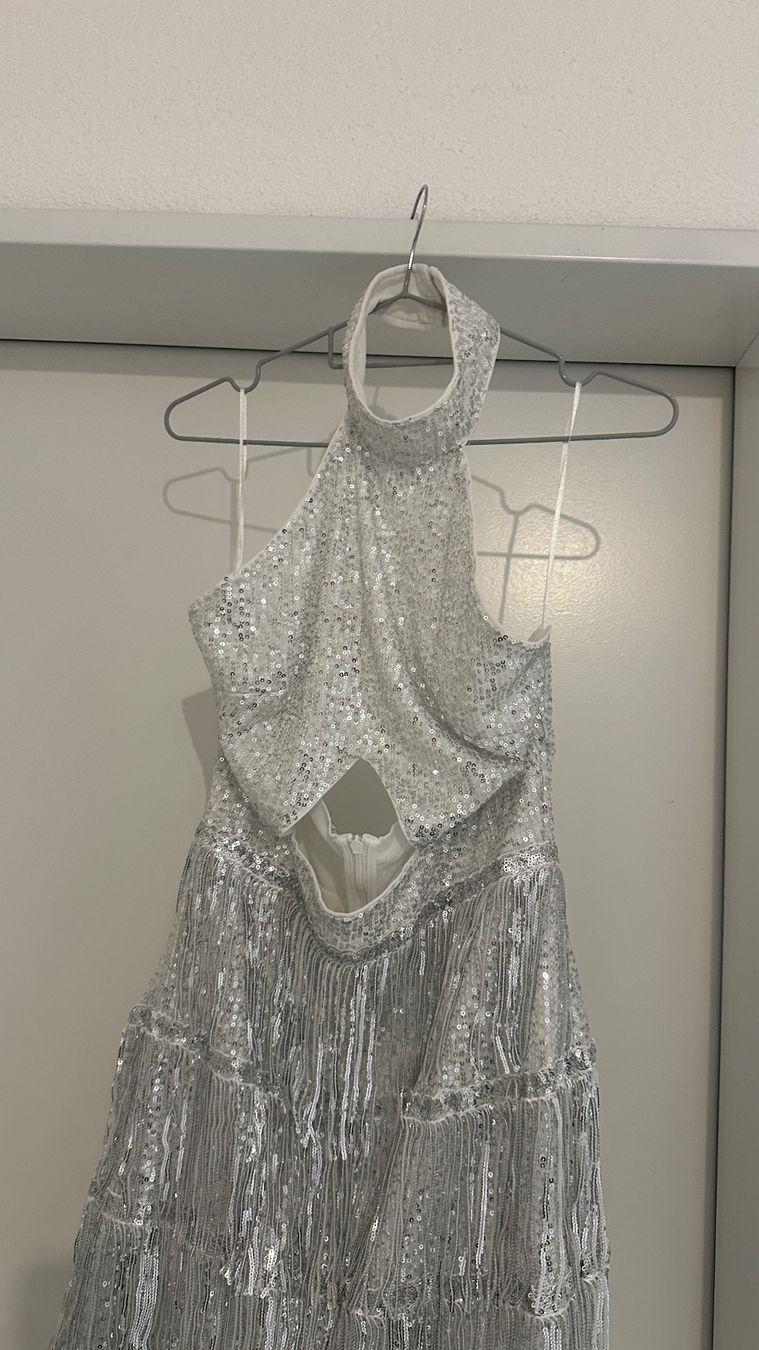 Kleider: Silbriges Kleid – Neu (gemäss Beschreibung) aus Chur von sivik 3