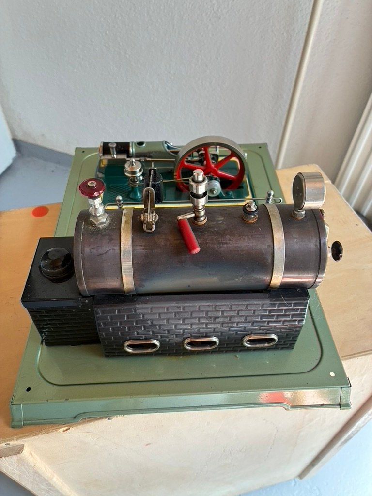 Kits de montage: Dampfmaschine mit Transmission – D'occasion à Uznach par Kas-Fri 2