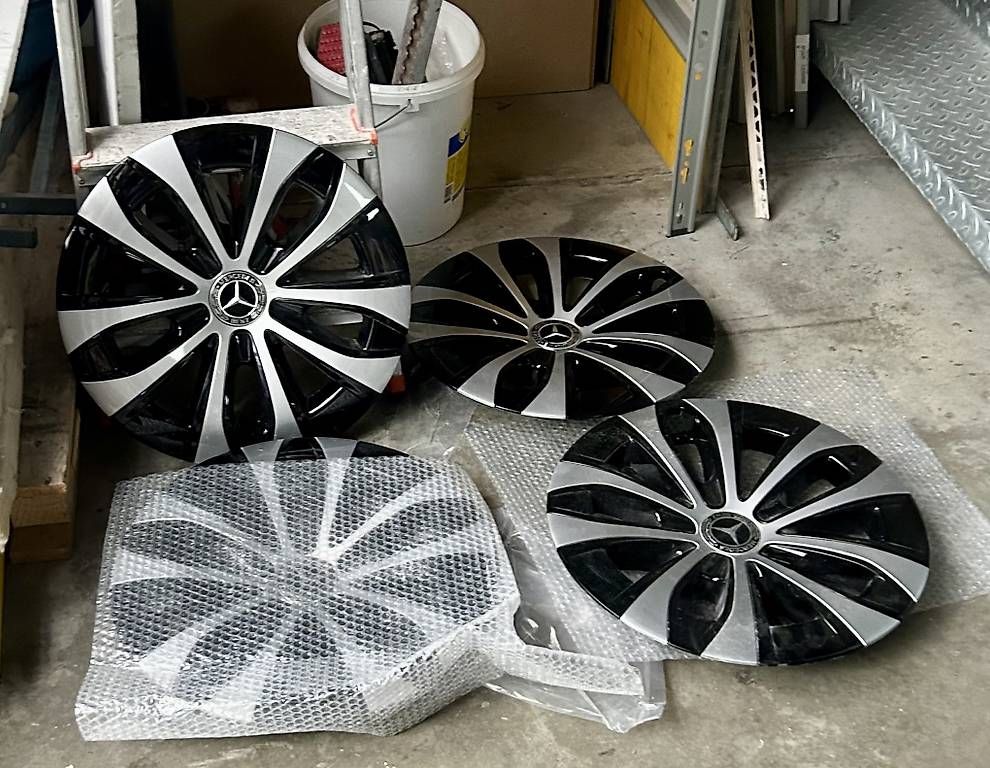 Tutti pezzi di ricambio auto: Enjoliveur Mercedes  – Usato da Lausanne venduto da pie_wdw7