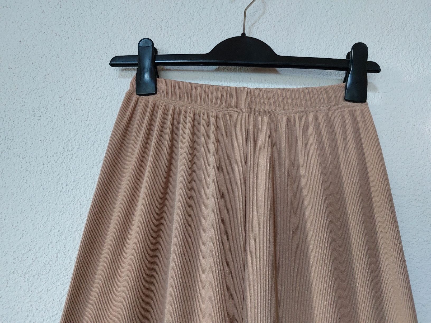 Hosen: Bequeme Damenhose, beige.  – Gebraucht aus Effingen von roe_7mb7 1