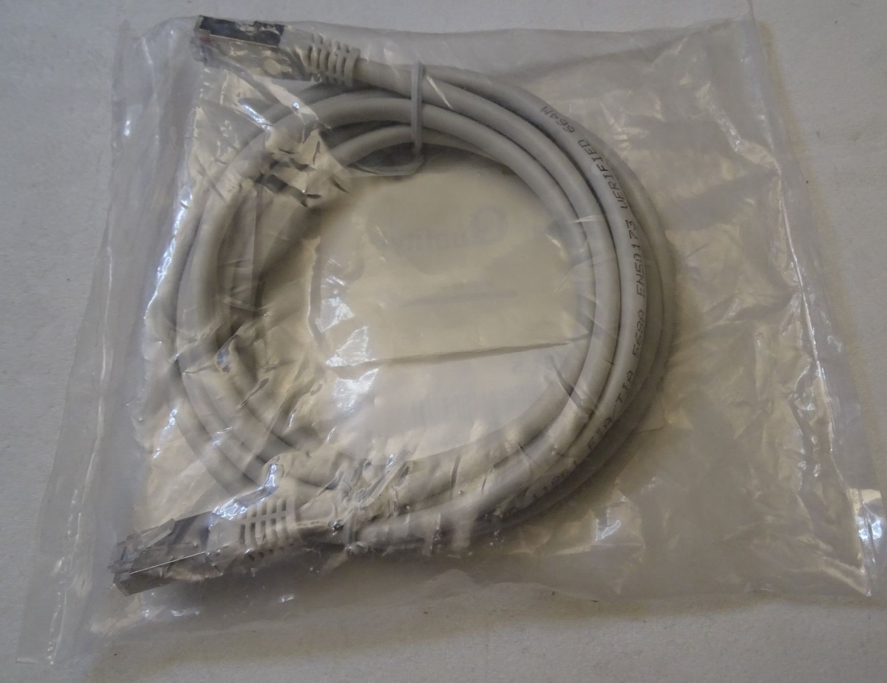 Cavi: ***TOP*** Kabel konf. Patch RJ45 parallel 3.00m ***TOP*** – Nuovo e nell'imballaggio originale da Zofingen venduto da Felix459 3