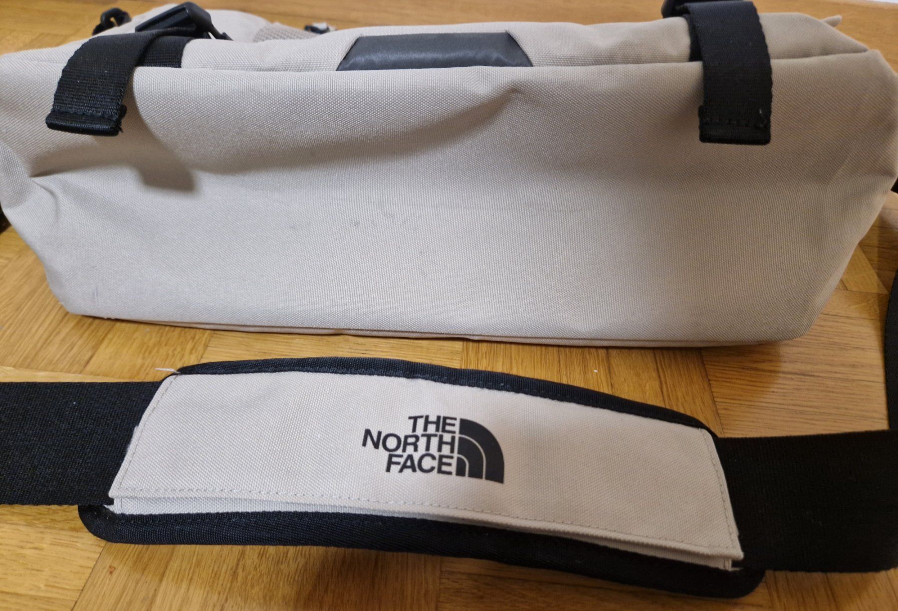 North Face Borse: The North Face super Messenger bag L – Usato da Dübendorf venduto da Kokoro-Cardshop 2